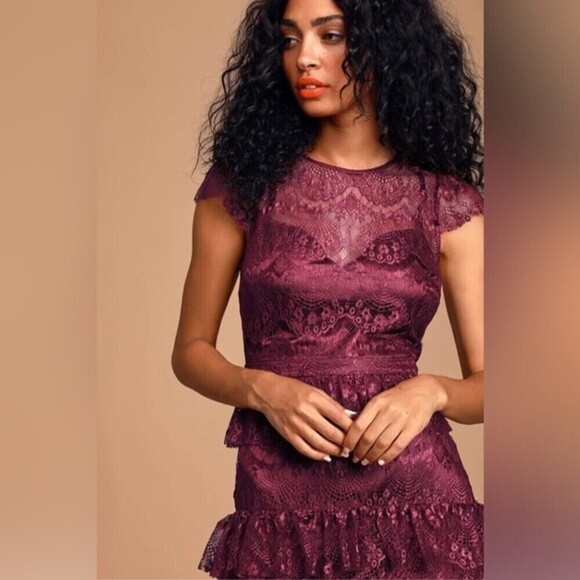 Lulu’s Romantic Daydreamer Burgundy florenceTiered Maxi Dress Champagne XS. - Picture 5 of 7